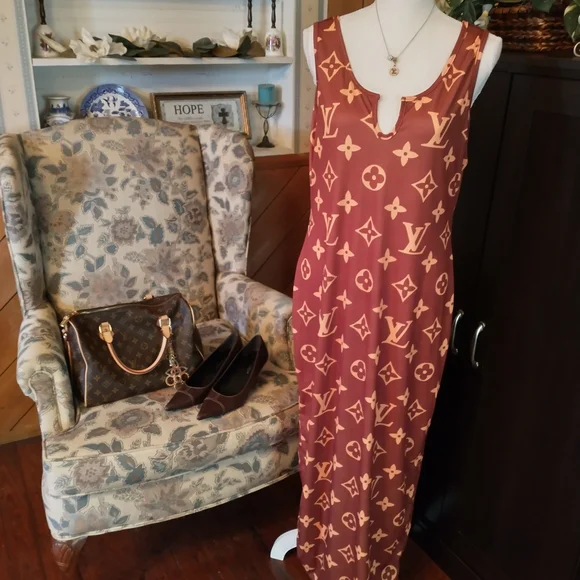 Elegant Brown Maxi Dress - Picture 1 of 5